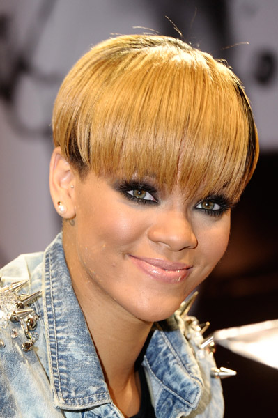 ken dixon jennifer beals husband. Rihanna#39;s striking blonde hair